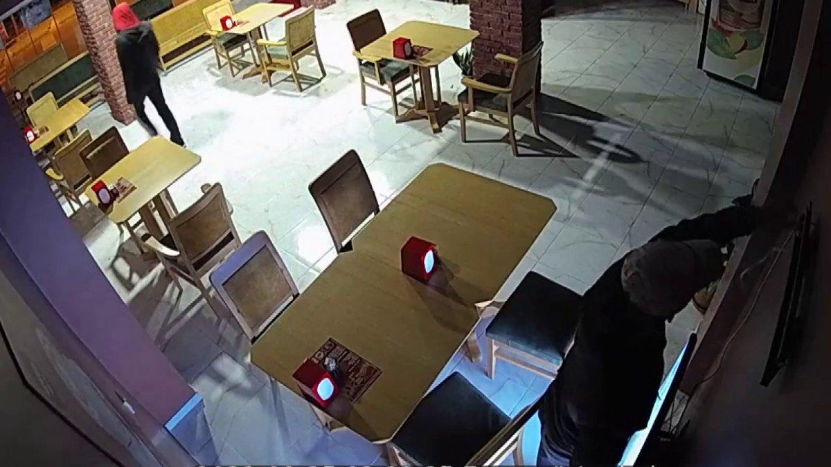 Sancaktepe'de, aynı dükkanı 20 dakika arayla iki kez soydular