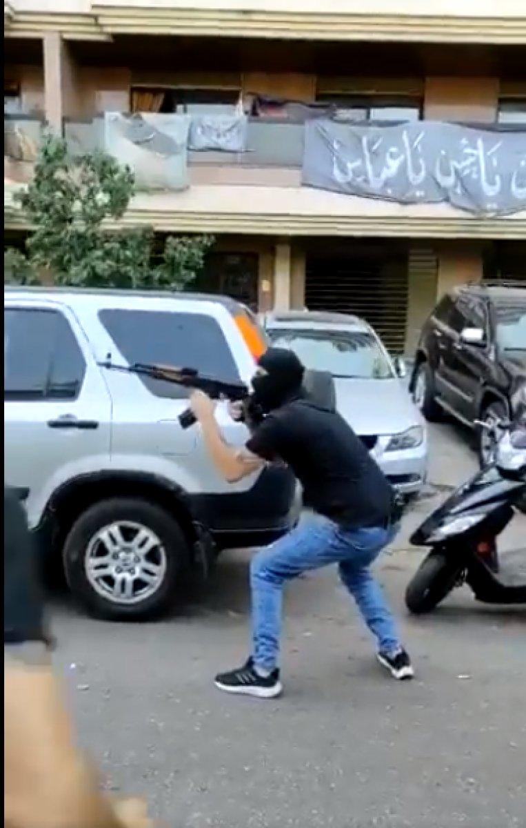 Beyrut'taki patlama soruşturması protesto edilince sokaklar karıştı