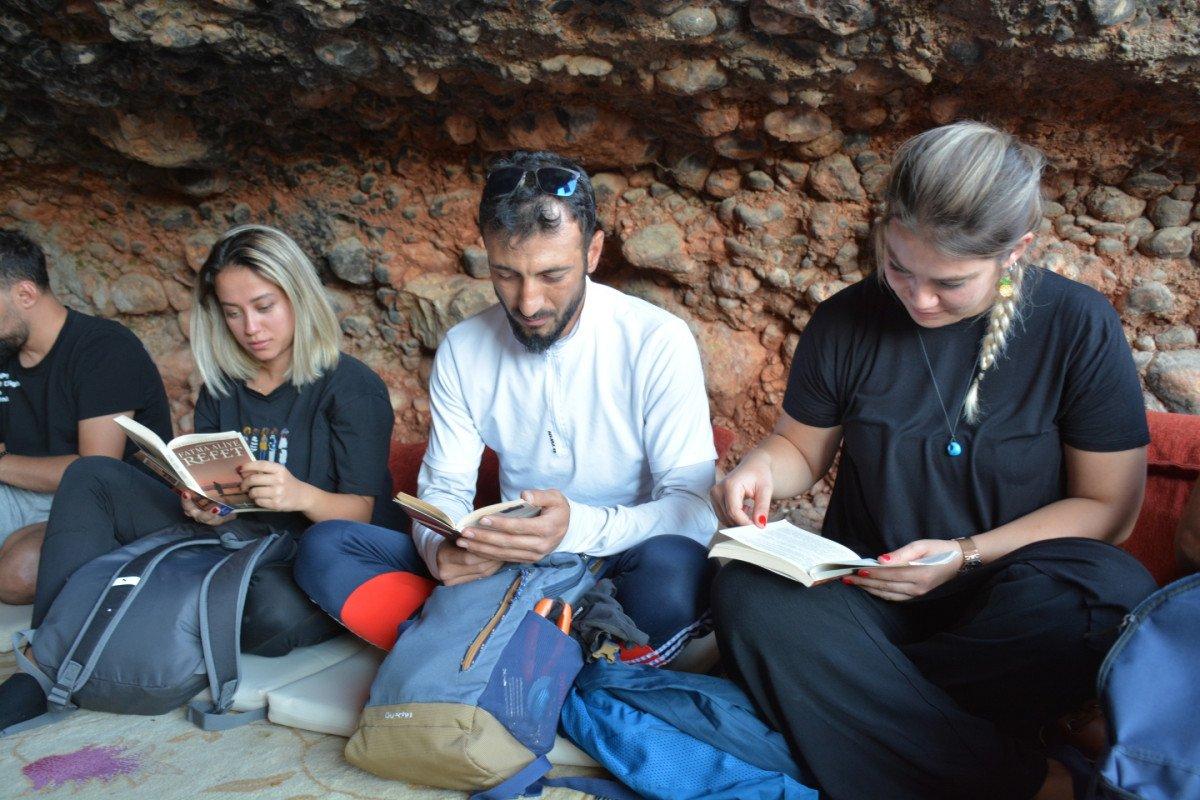 Öğretmenler Cudi Dağı’na bisiklet sürüp, mağarada çiğ köfte yedi