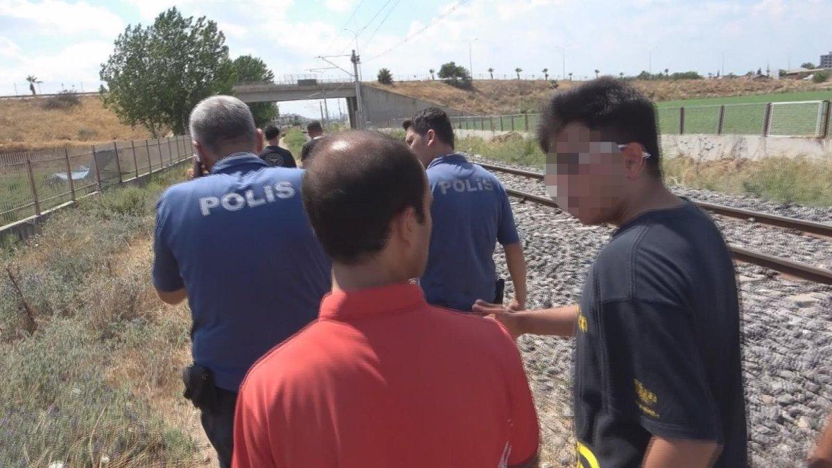 Adana'da biber yediği için oğlu öldürülen anne, gözyaşlarını tutamadı