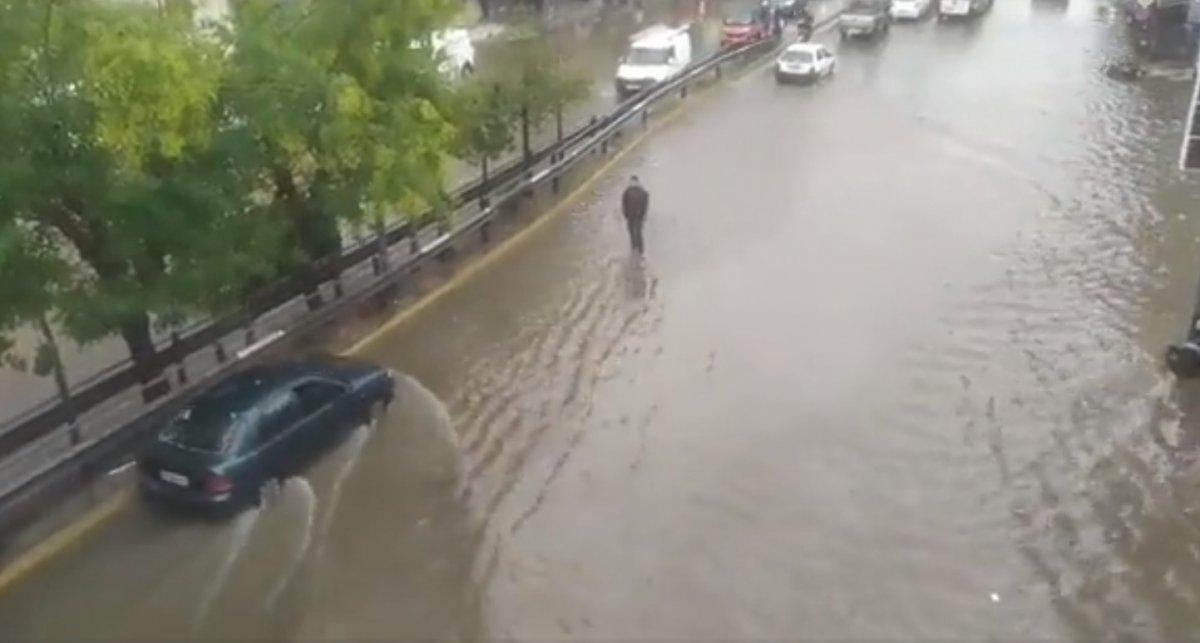 Yunanistan'ın başkenti Atina'da sel