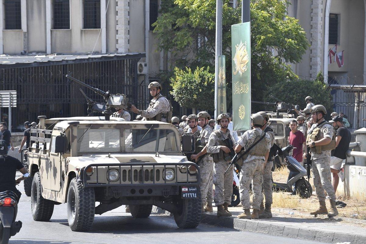 Beyrut'taki patlama soruşturması protesto edilince sokaklar karıştı