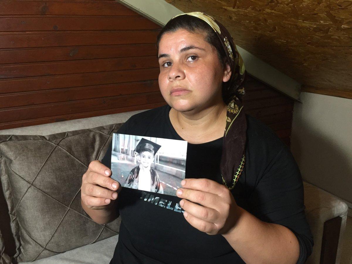 Adana'da biber yediği için oğlu öldürülen anne, gözyaşlarını tutamadı