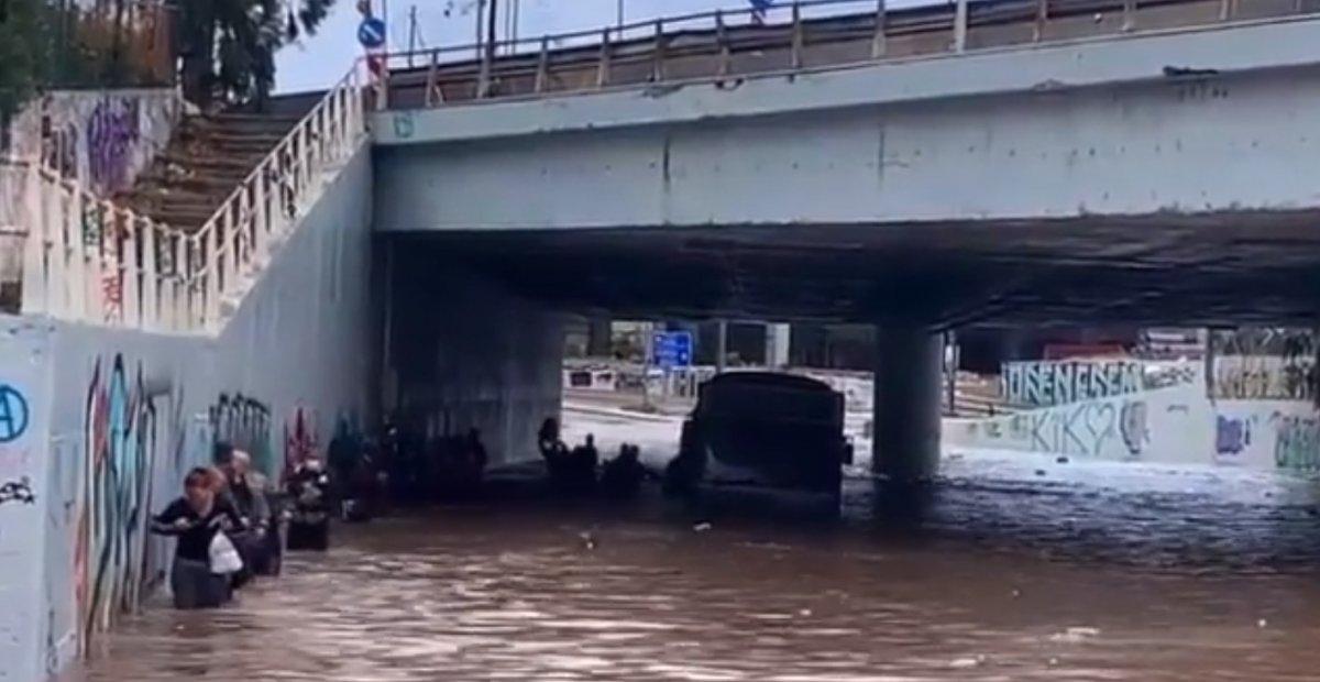 Yunanistan'ın başkenti Atina'da sel