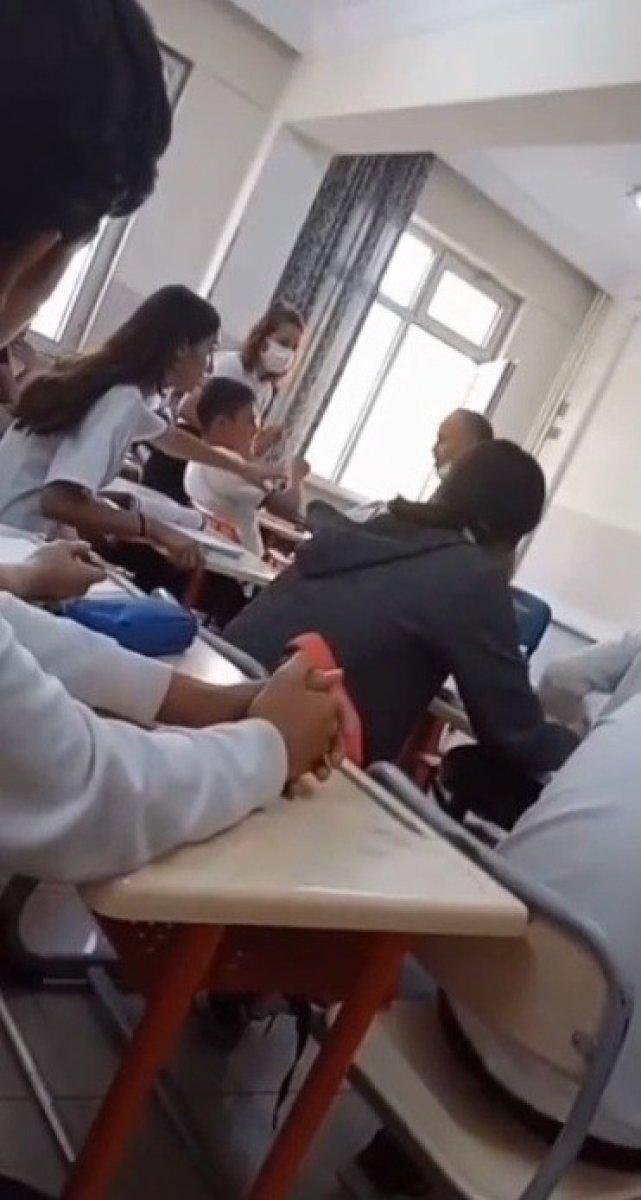 Gaziantep'te öğrencisini darbeden öğretmen açığa alındı