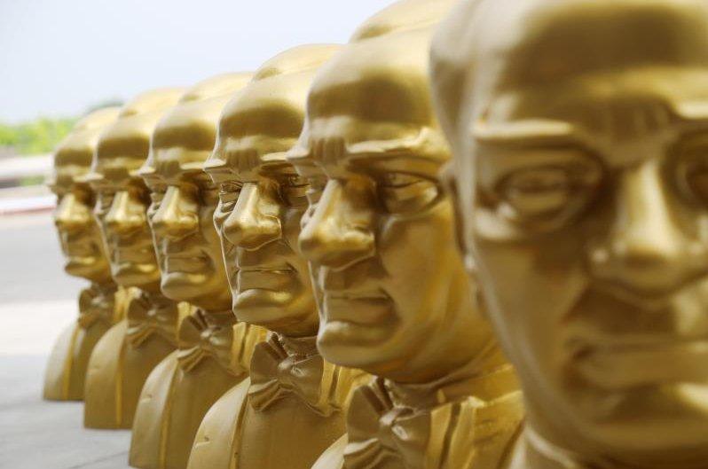 CHP'li Mezitli Belediyesi'nden heykel açılışı