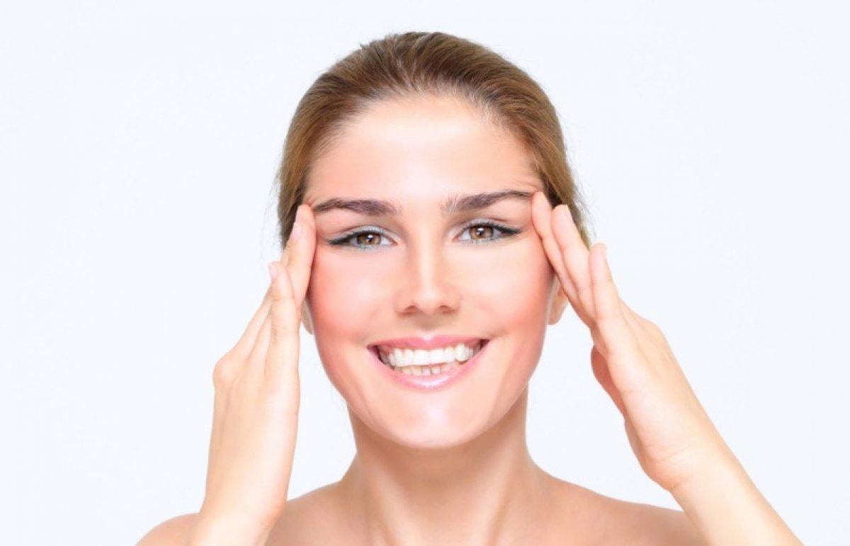 Demet Özdemir'in güzellik sırrı yüz yogası çıktı! İşte daha genç bir cilt için 5 öneri