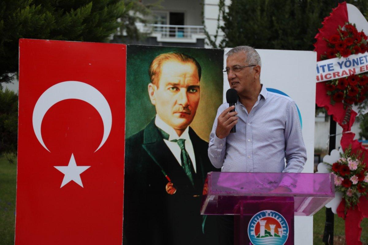 CHP'li Mezitli Belediyesi'nden heykel açılışı