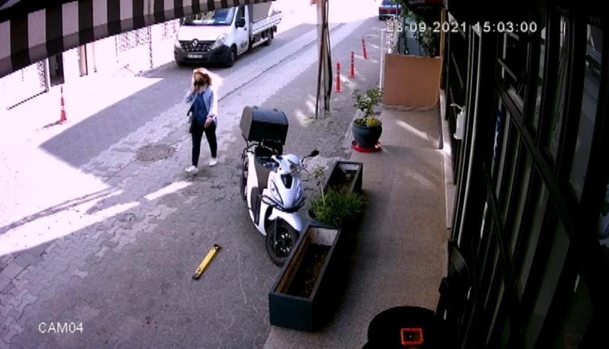 Ataşehir'de yerde bulduğu parayı alan kadını arama çalışması sürüyor