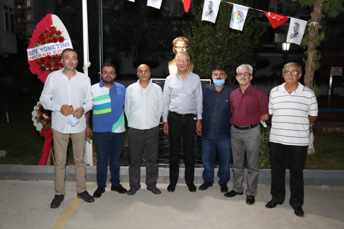 CHP'li Mezitli Belediyesi'nden heykel açılışı