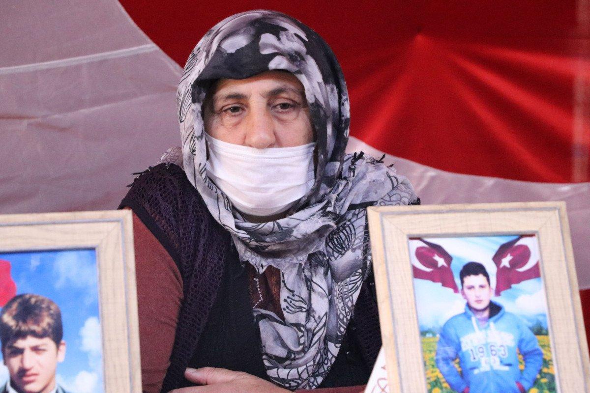 Evlat nöbetindeki anne: Elinden kalemi aldılar, silahı verdiler