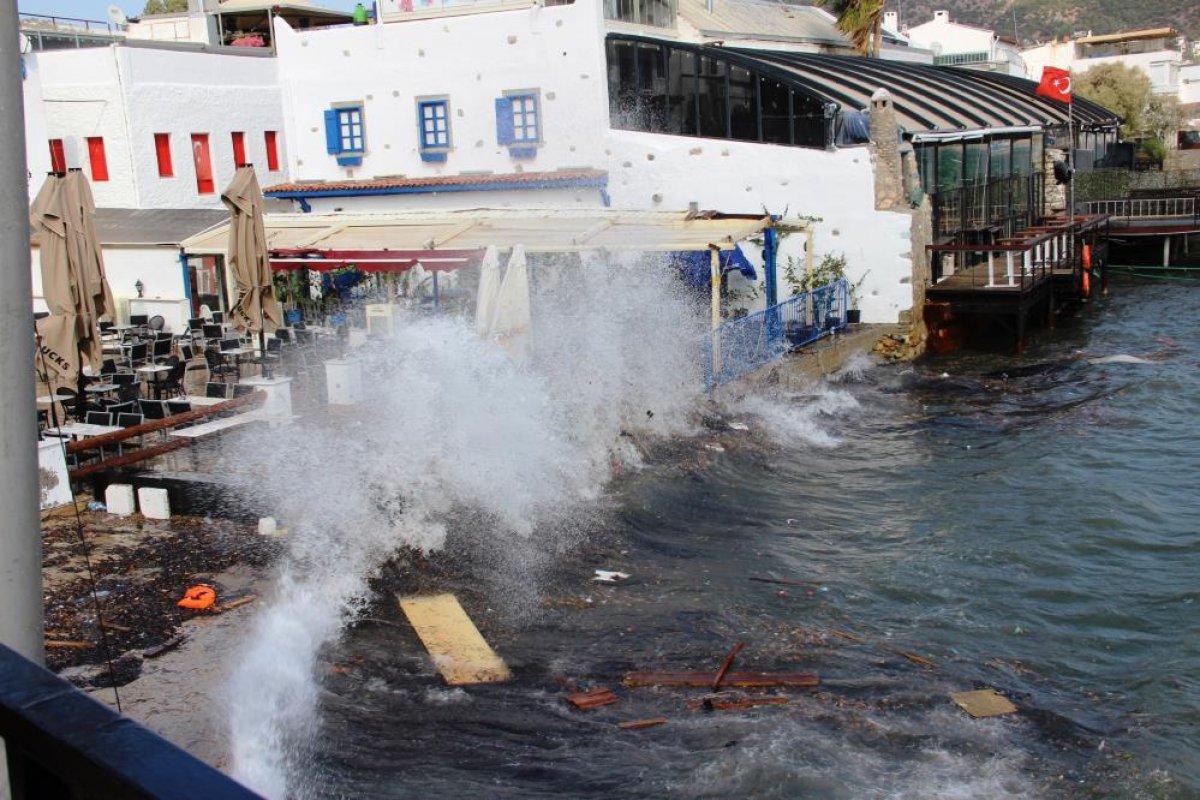 Bodrum'da 70 kilometrelik fırtına çıktı