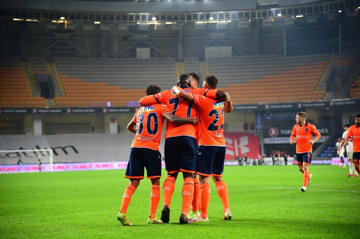 Beşiktaş deplasmanda Başakşehir'e mağlup oldu