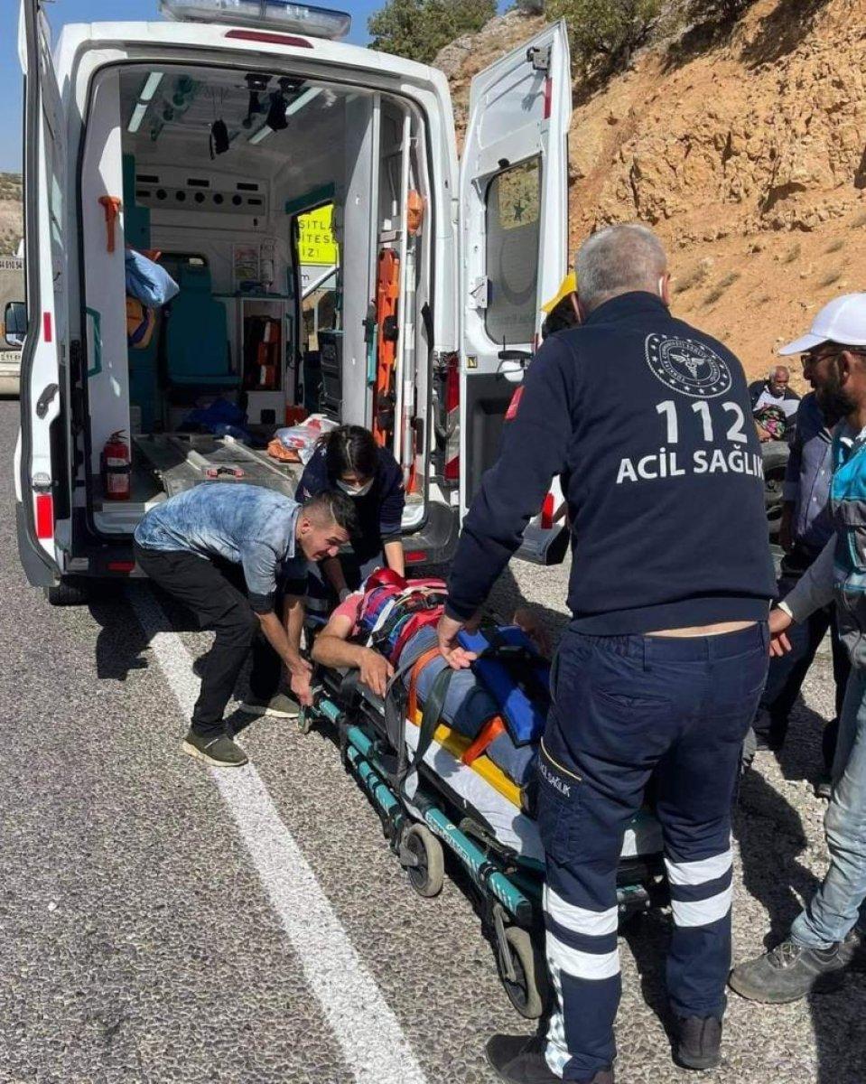 Malatya'da kontrolden çıkan otomobil takla attı