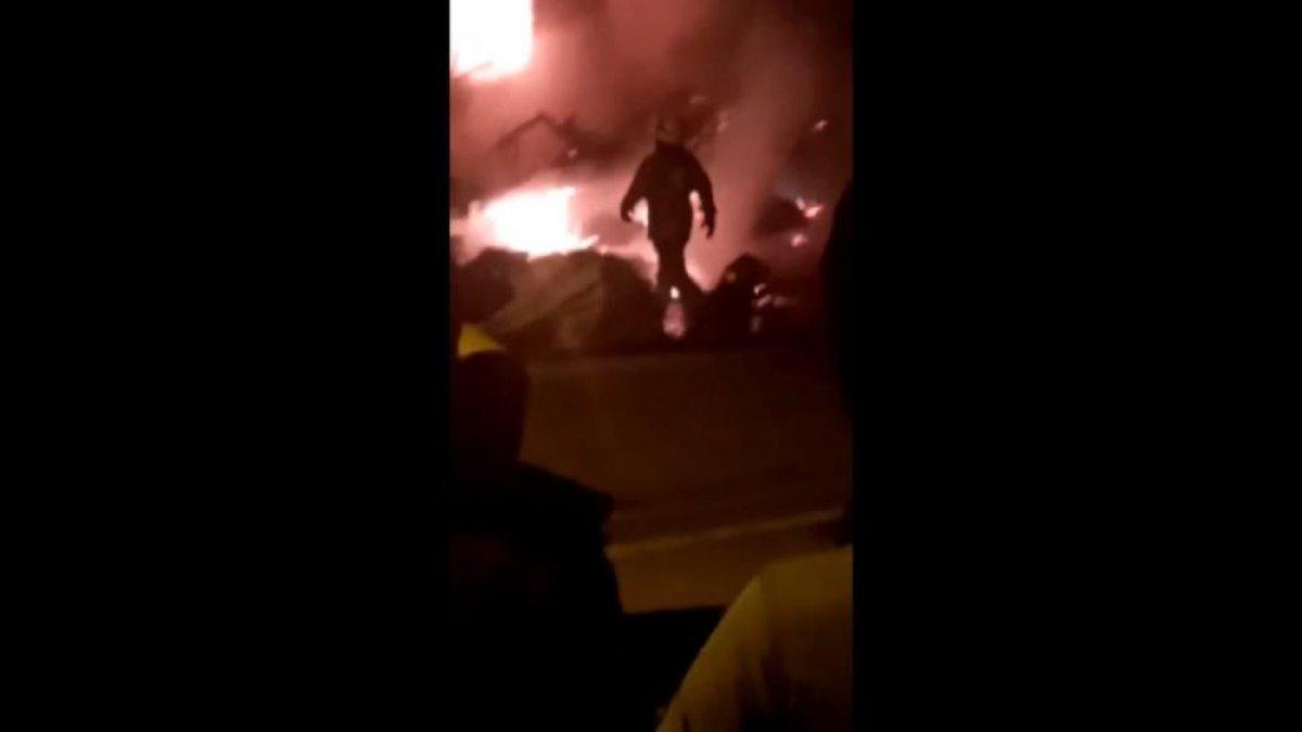 Esenyurt'ta doğalgaz patlaması nedeni ile iki daire alevlere teslim oldu