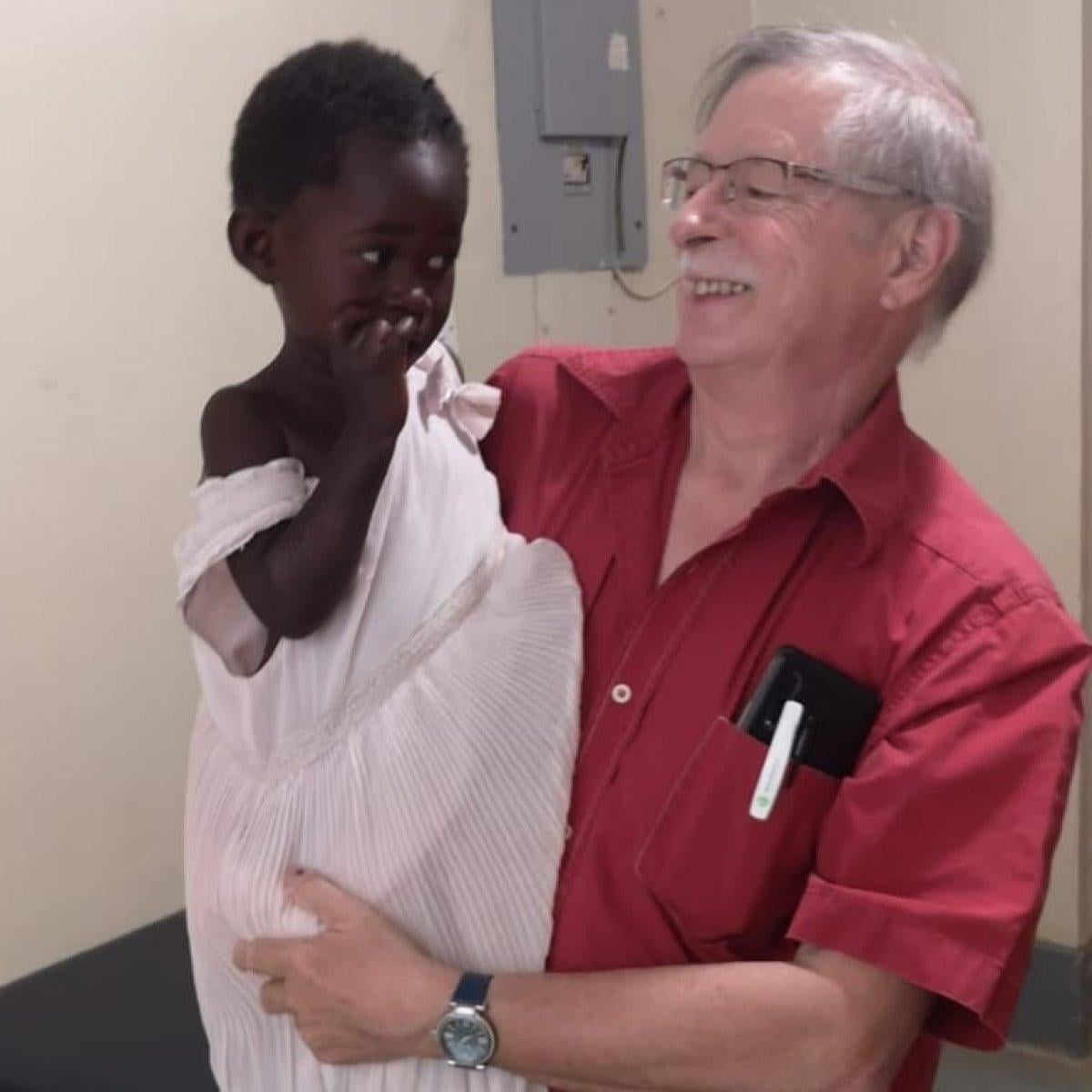 Mesut Özil, Afrika'daki çocuklara sağlık desteği gönderdi