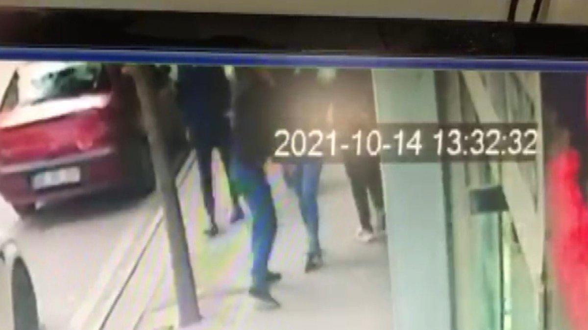 Eskişehir’de sokak ortasında kadını darbetti, vatandaşlarla tartıştı