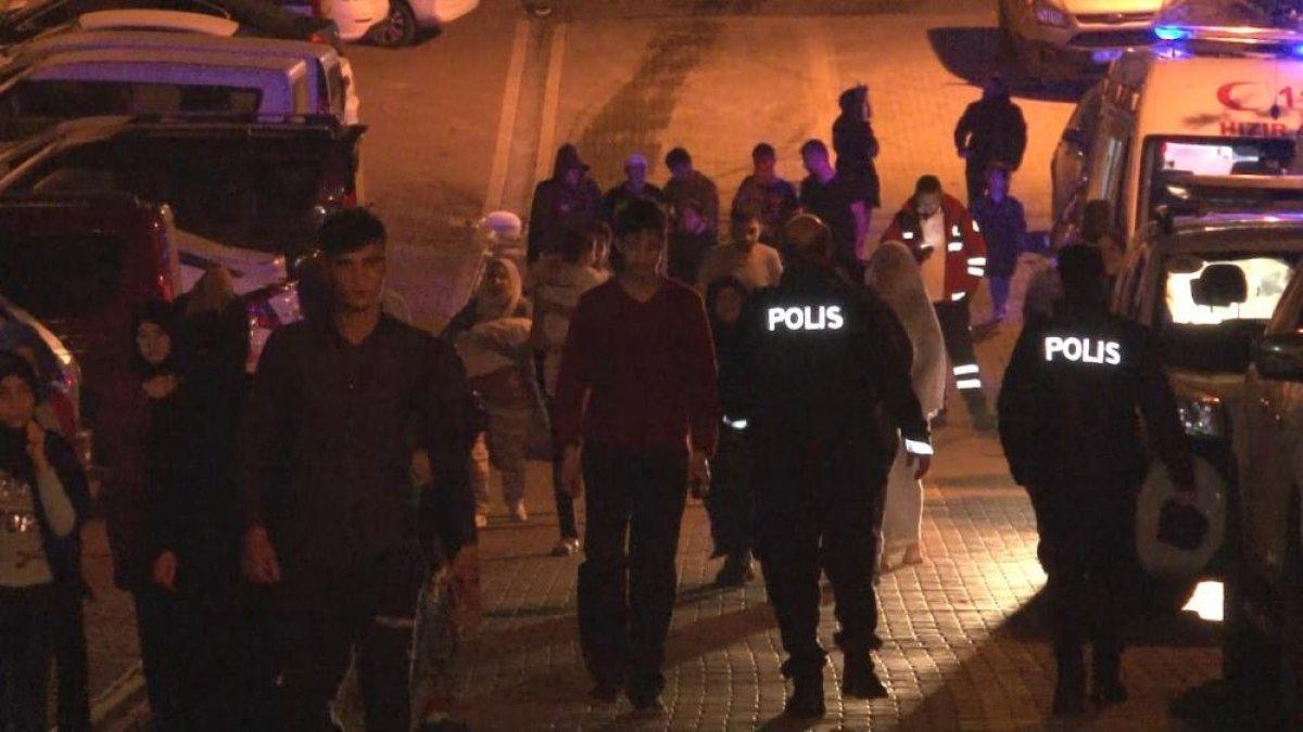 Esenyurt'ta doğalgaz patlaması nedeni ile iki daire alevlere teslim oldu