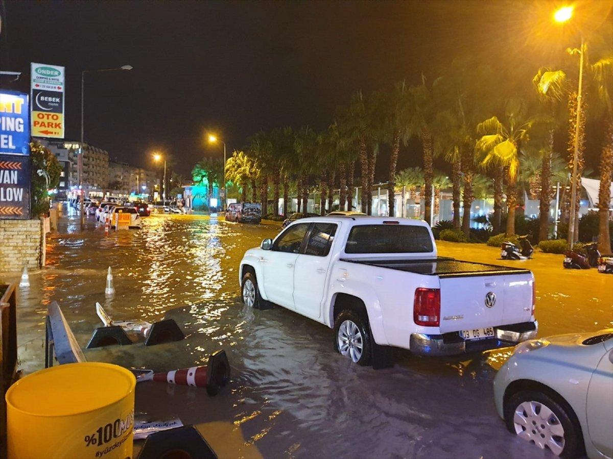 Aydın'da sağanak ve dolu hayatı olumsuz etkiledi