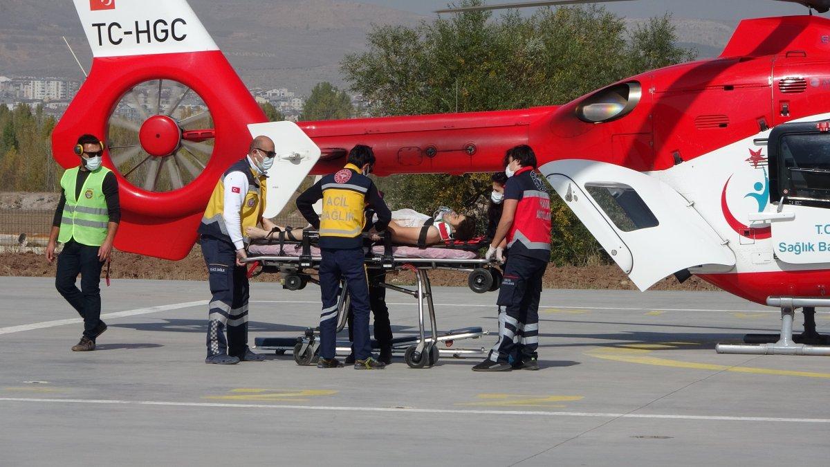 Sivas'ta uçuruma giden traktörden atladı