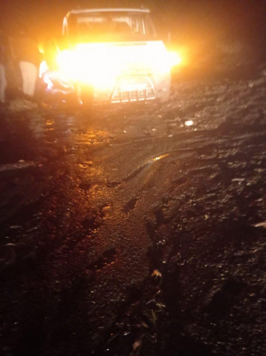 İzmir'de Tire-İncirliova Karayolu'nda heyelan nedeniyle yol ulaşıma kapandı