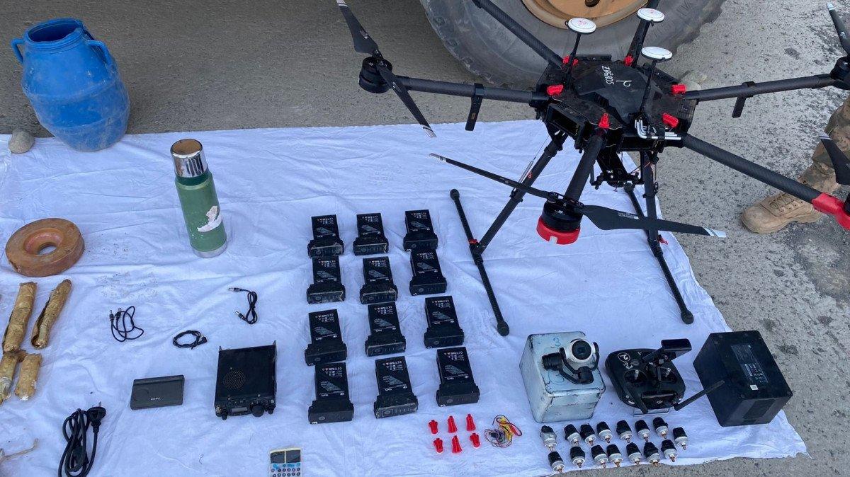 Hakkari'de PYD/YPG'ye verilen silahlar bulundu