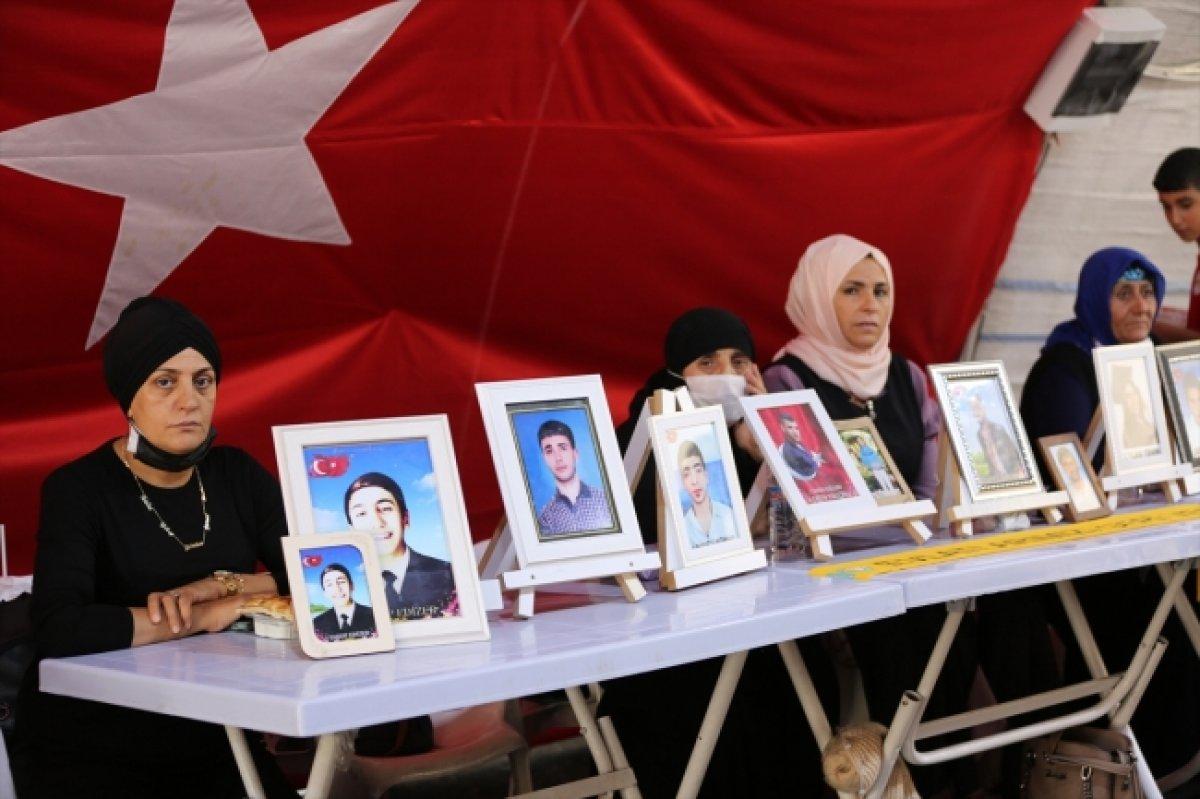 Evlat nöbetindeki ailelerin HDP direnişi