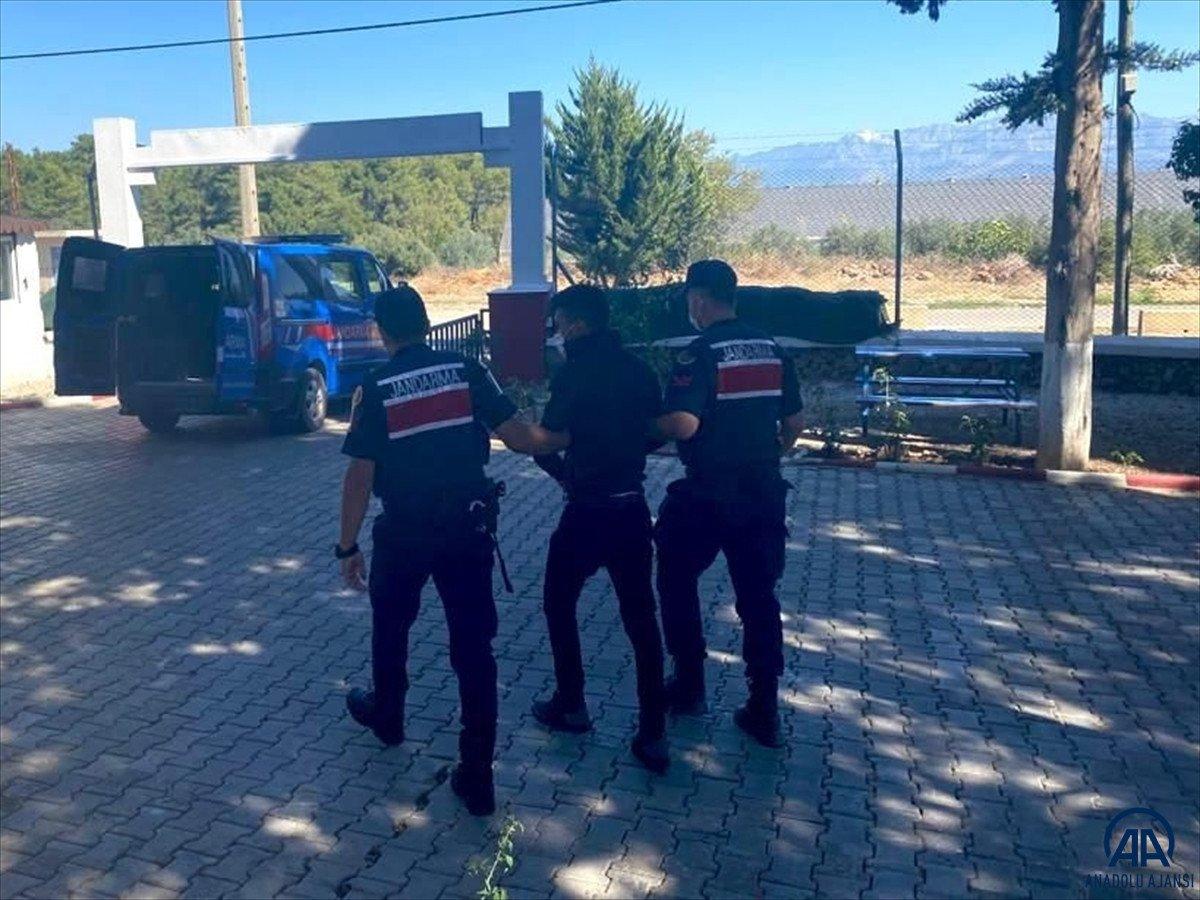 Antalya'da hakkında 12 yıl kesinleşmiş hapis cezası bulunan firari yakalandı