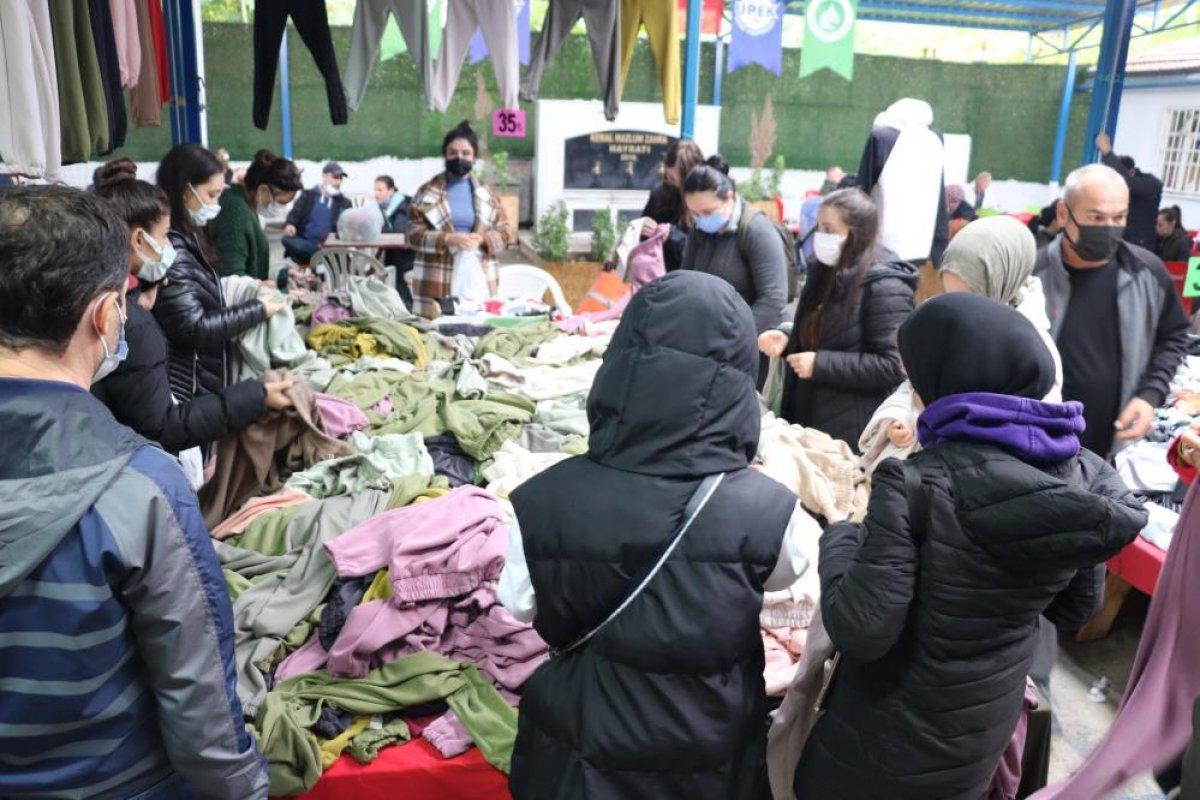 Edirne Ulus Pazarı soğuğa rağmen rağbet görüyor