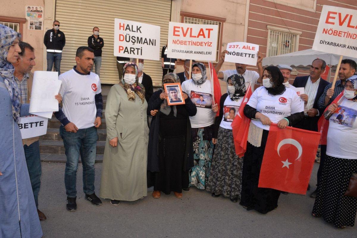 Evlat nöbetindeki ailelerin HDP direnişi