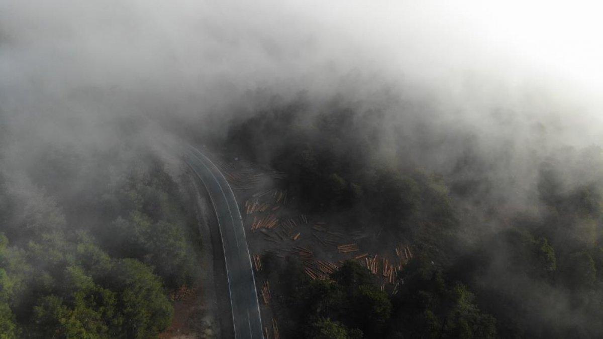 Kaz Dağları'nda bulut geçişleri görsel şölen sunuyor