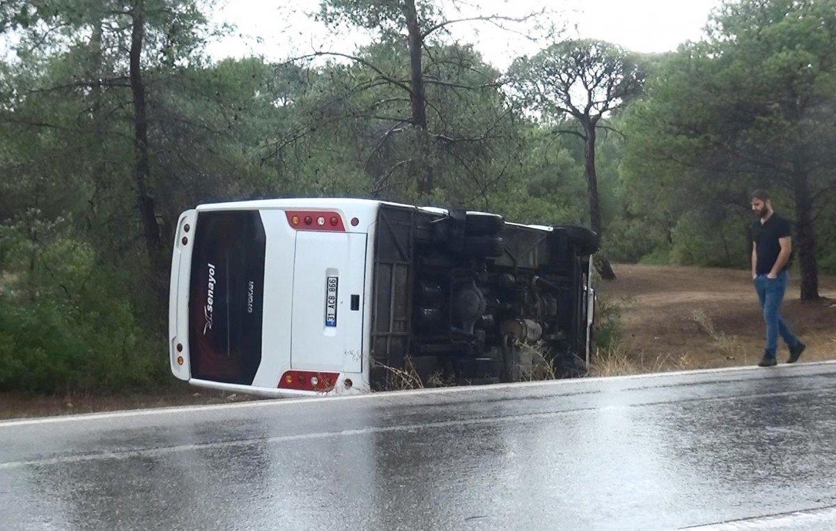 Antalya'da kayganlaşan yol kazaya neden oldu: 8 yaralı