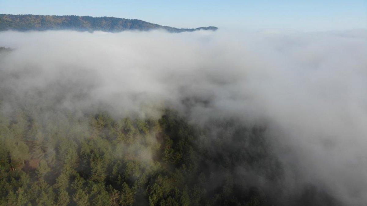 Kaz Dağları'nda bulut geçişleri görsel şölen sunuyor