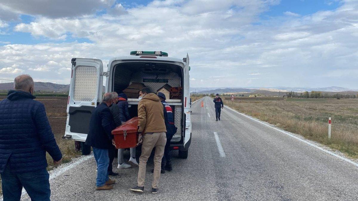 Çorum'daki baba, kızının cenazesi başında gözyaşlarına boğuldu