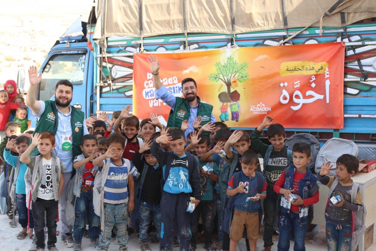 Acıbadem Okulları İyilik Timi, Diyarbakır ve İdlib'e eğitim malzemesi gönderdi