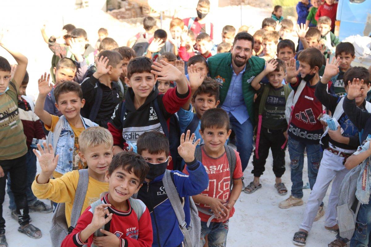 Acıbadem Okulları İyilik Timi, Diyarbakır ve İdlib'e eğitim malzemesi gönderdi