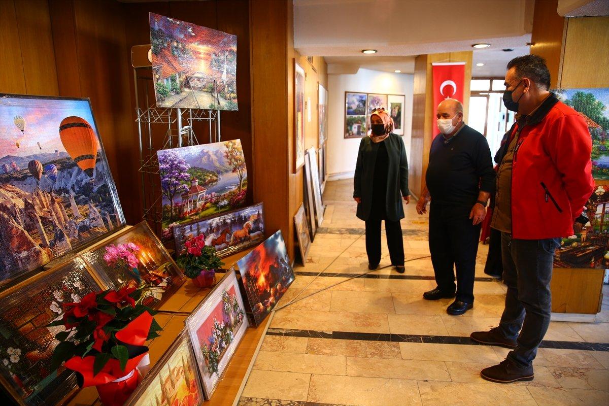 Nevşehirli Hüseyin dede emekliliğinde merak saldığı yapbozlardan sergi açtı