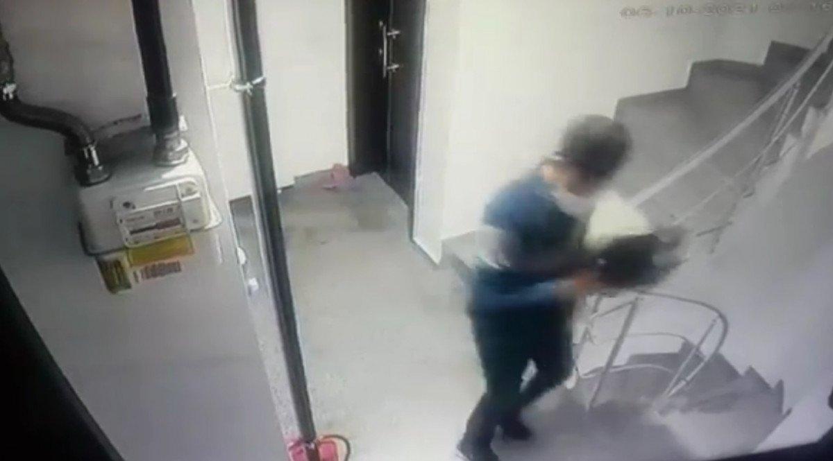 Şişli’de, apartmana giren ayakkabı hırsızı yakalandı