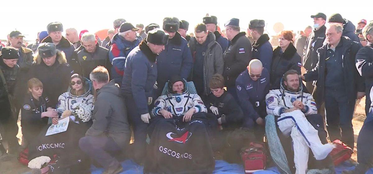 Rus film ekibi, Dünya'ya döndü