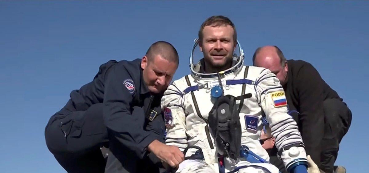 Rus film ekibi, Dünya'ya döndü