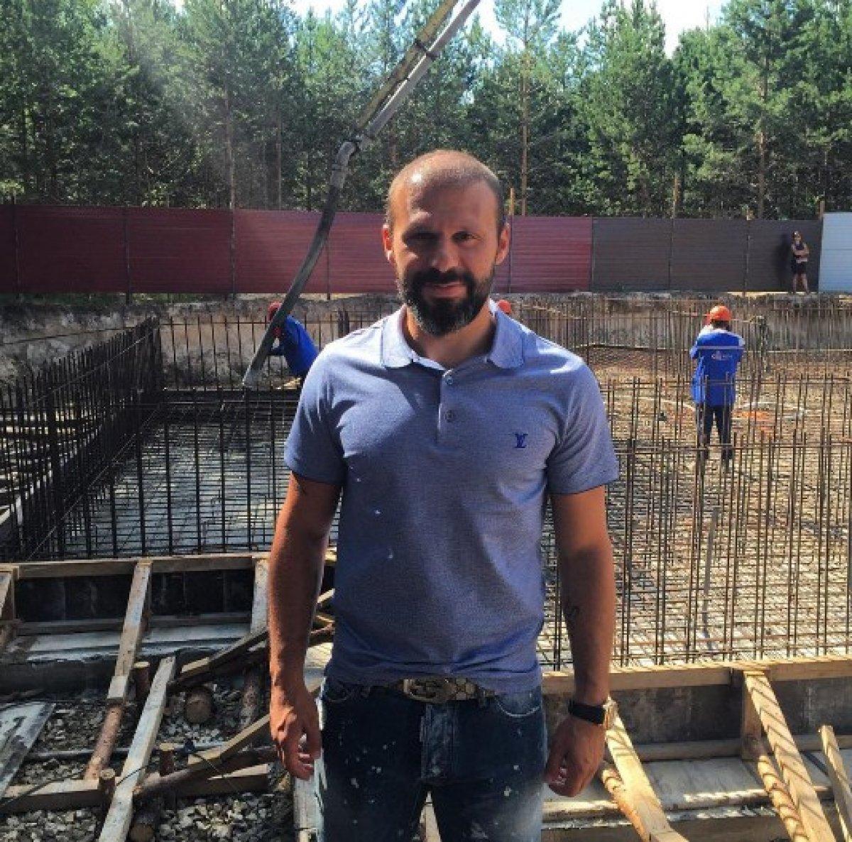 Gökdeniz Karadeniz, Kazan'da cami yaptırdı