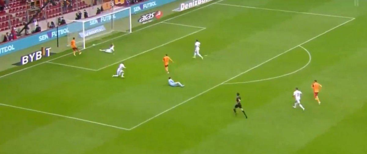 Mohamed'in attığı gol tartışmalara neden oldu