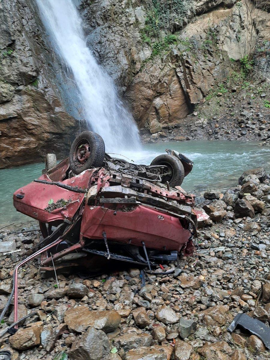 Giresun’da, kamyoneti ile dereye uçan sürücü yaşamını yitirdi