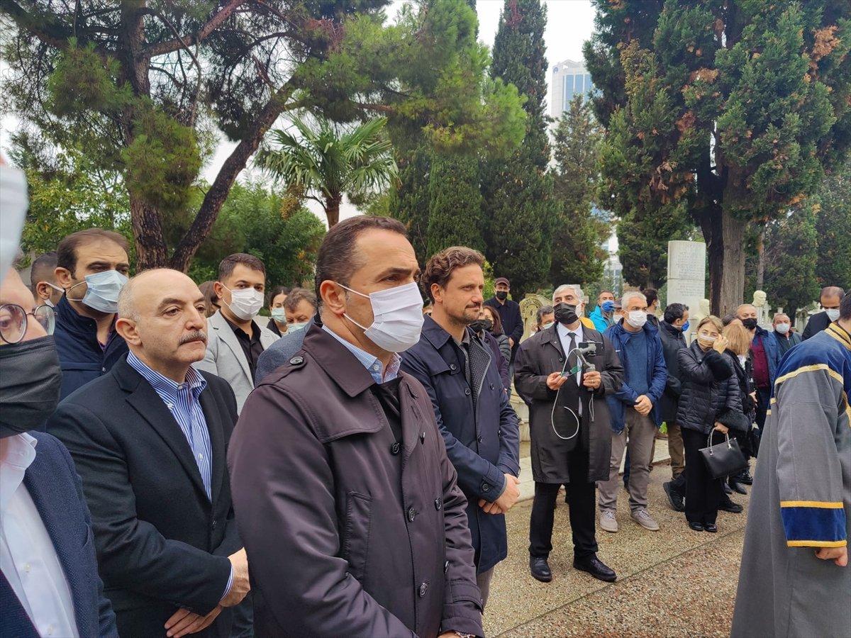 Eski AK Parti Milletvekili Markar Esayan kabri başında anıldı