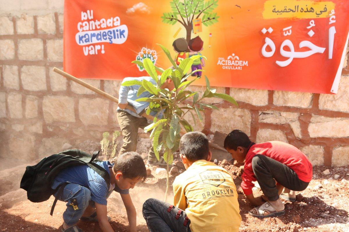 Acıbadem Okulları İyilik Timi, Diyarbakır ve İdlib'e eğitim malzemesi gönderdi