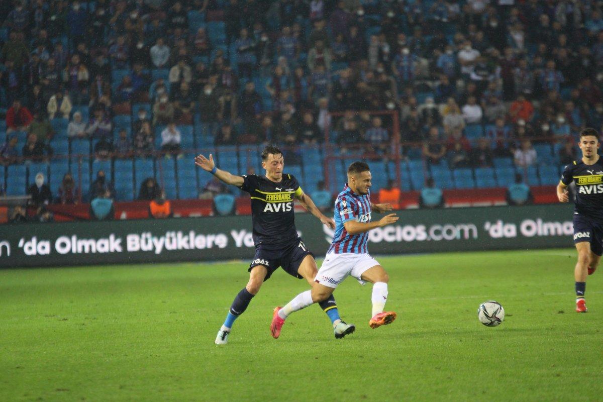 Trabzonspor, Fenerbahçe'yi 3 golle geçti
