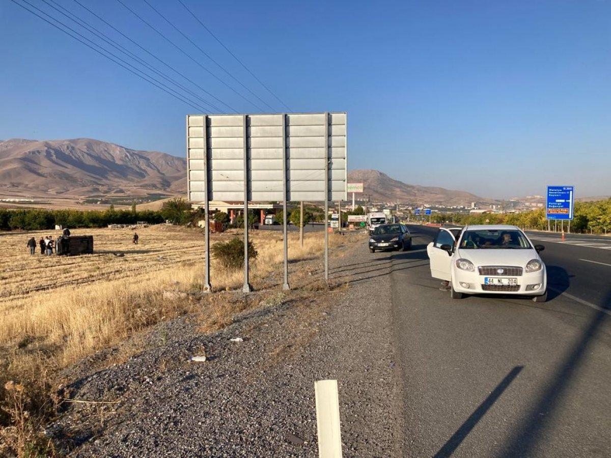 Malatya'da tarlaya uçan araçtan burnu bile kanamadan çıktı
