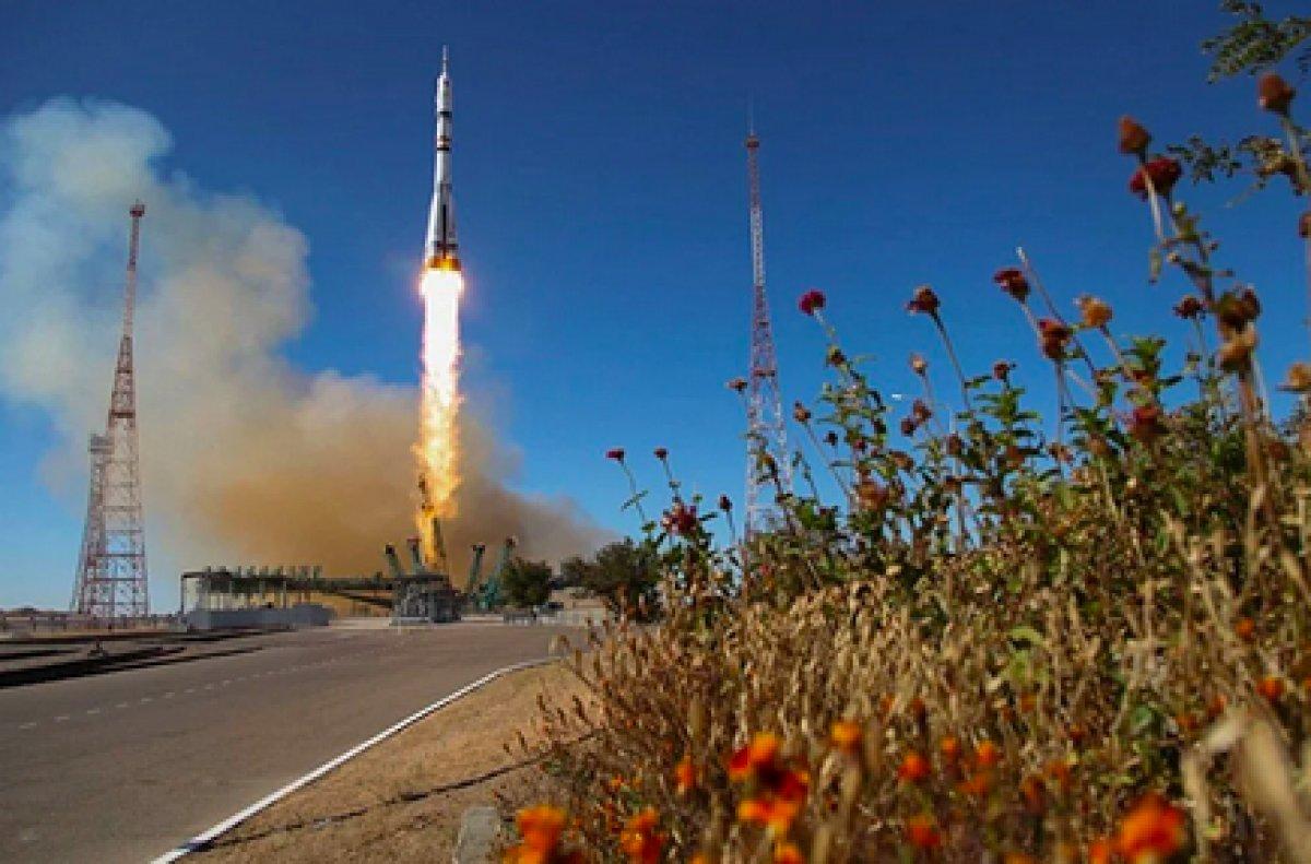 Uzayda ilk uzun metrajlı filmi çeken Ruslar, dünyaya döndü