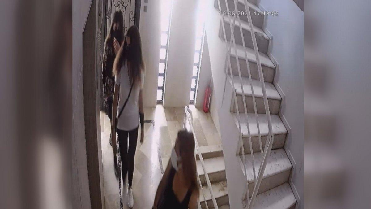 Adana’da, levye ile kapıları açıp hırsızlık yapan 2 kadın yakalandı