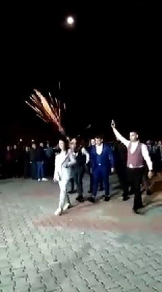 Sakarya’da, düğünde takı töreni sırasında havaya ateş açtılar